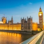 19807736_night-view-of-big-ben-and-houses-of-parliament-london